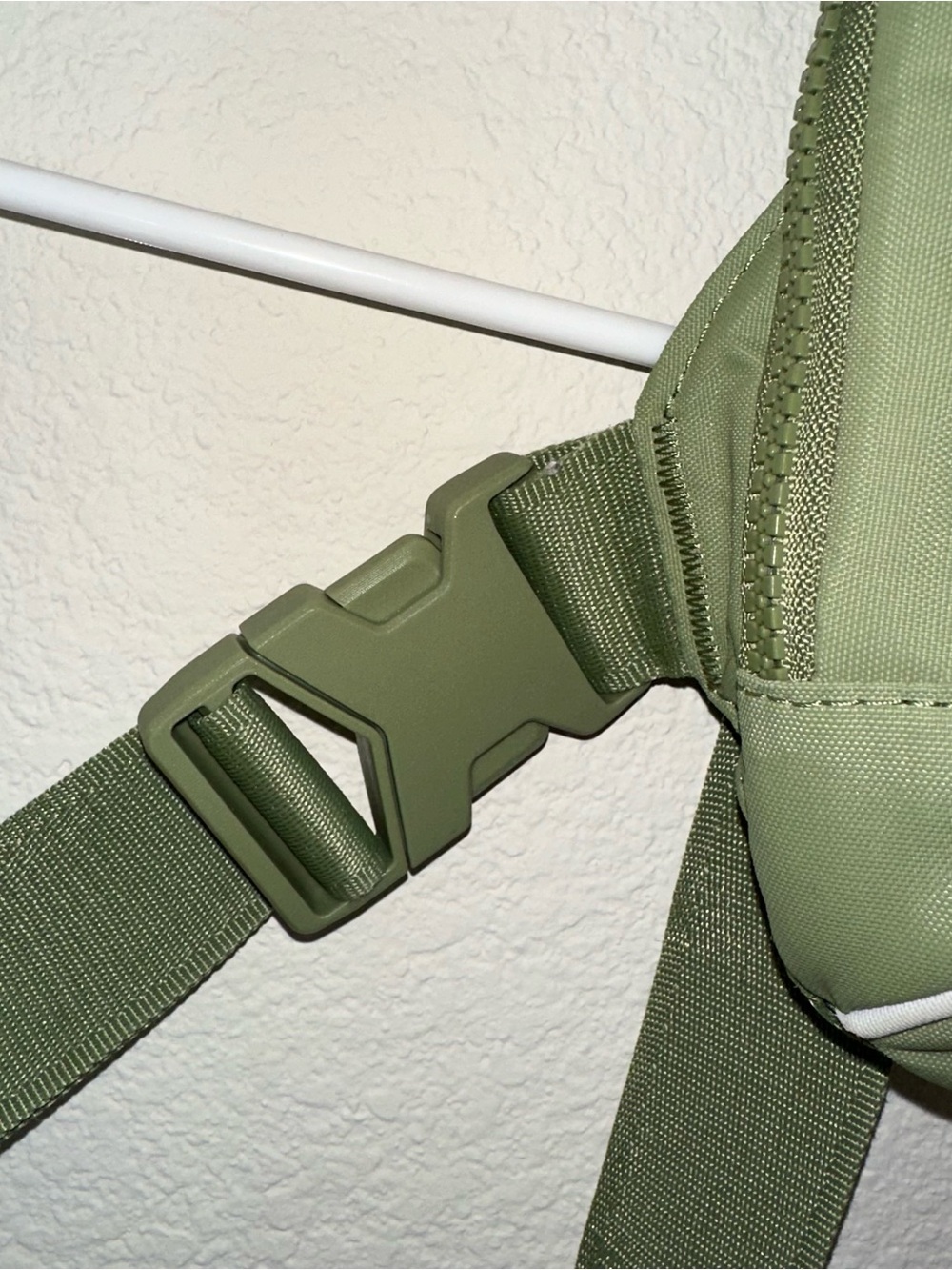 Nike Sportswear Essentials Crossbody Bag - Picture 4 of 8